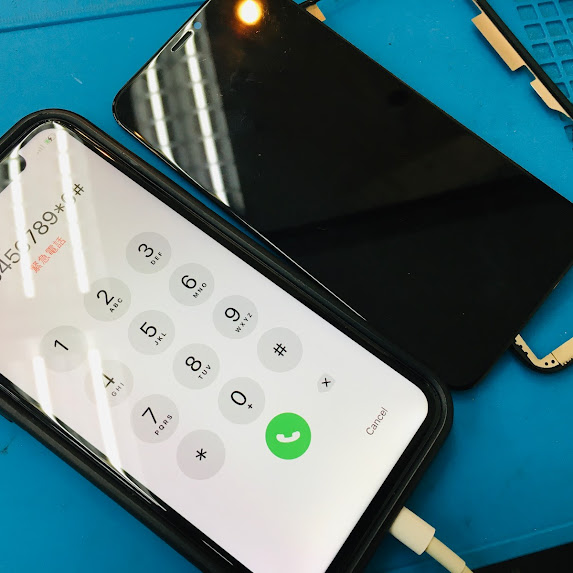【iPhone XS】落下で画面がバラバラになってしまった故障の紹介
