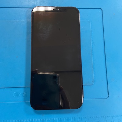 【画面修理】画面真っ暗で音がするiPhone12
