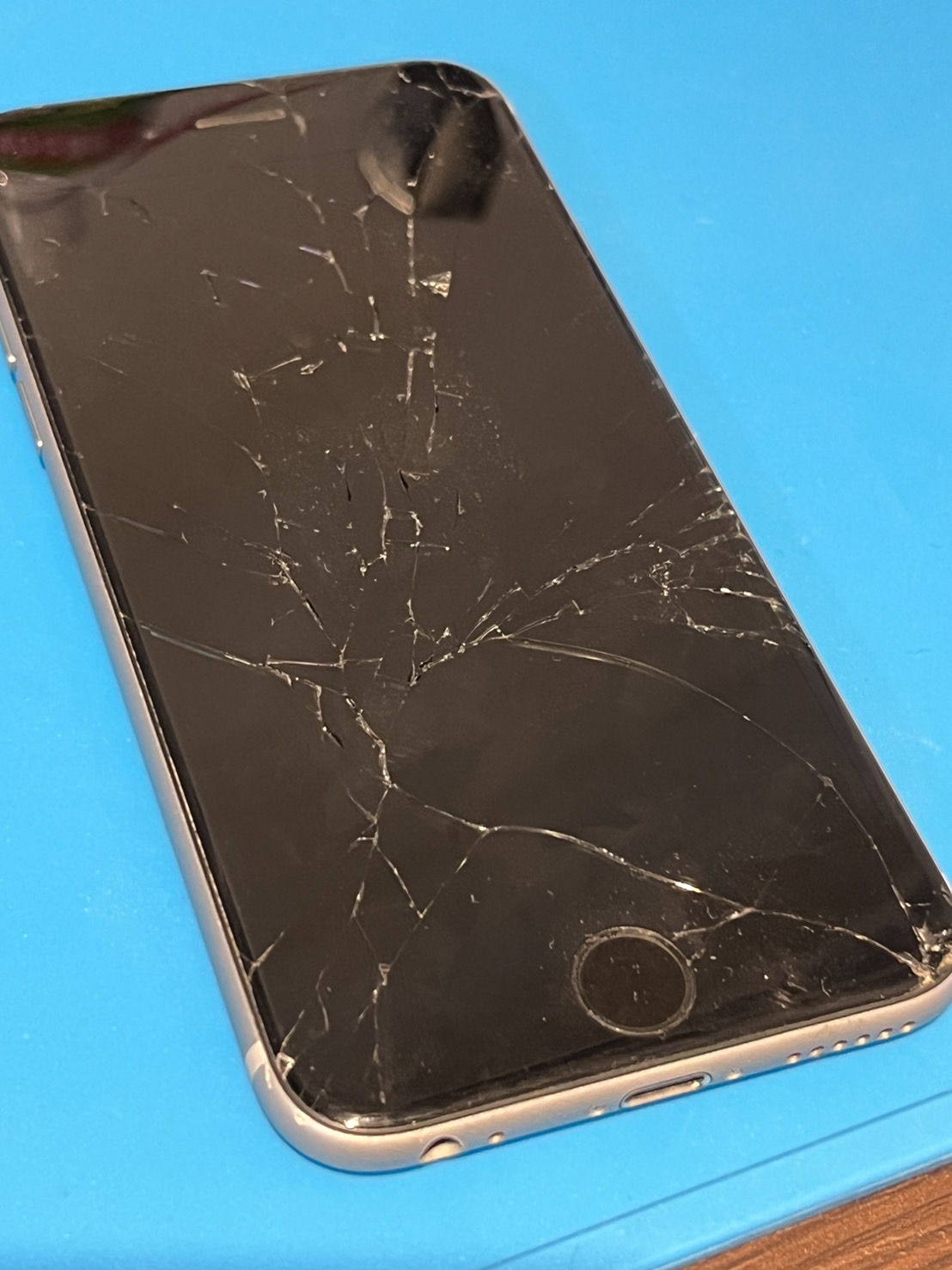 iPhone修理金額最安値に挑戦