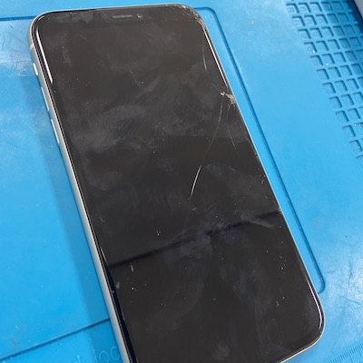 iPhone11の画面割れでお客様来店！