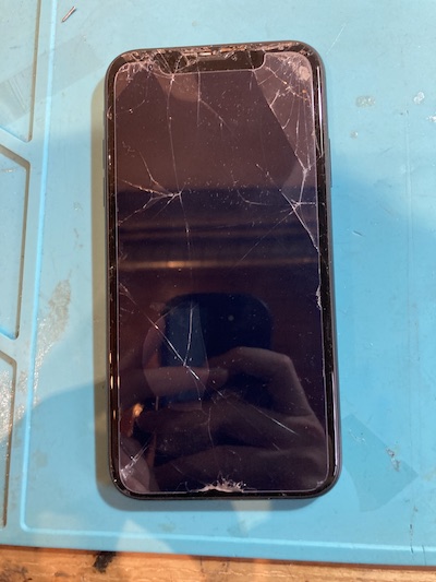 iPhone14の画面修理対応可能です！！即日での修理もできます！