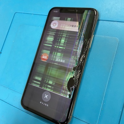iPhoneXS液晶割れ修理！