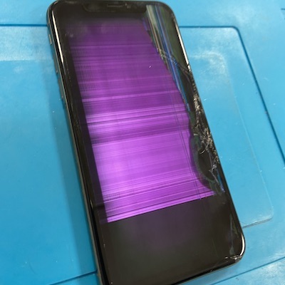 iPhoneXSの液晶割れでご来店！