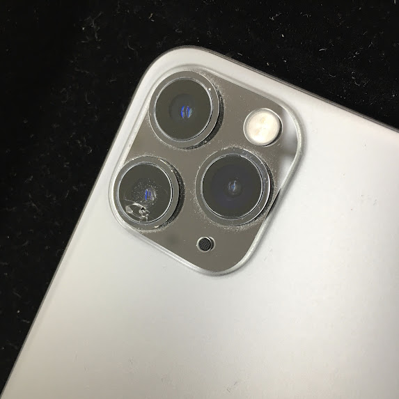 【iPhone 11 Pro Max】のカメラレンズ割れ、交換