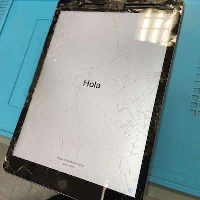 iPad8のガラス割れ修理しました！