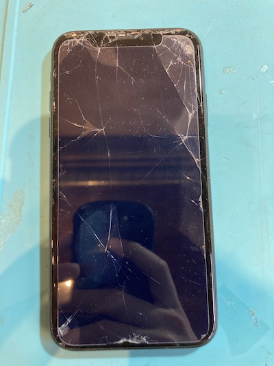 iPhoneXRの画面交換修理！！
