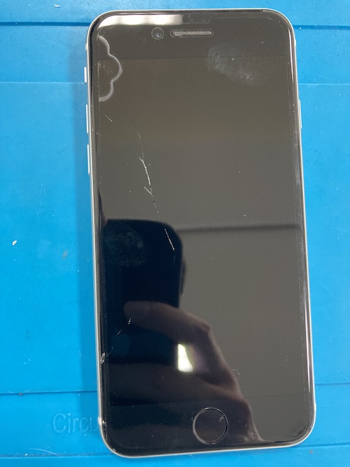 iPhone画面割れ修理は最短10分で修理できる当店にお任せください