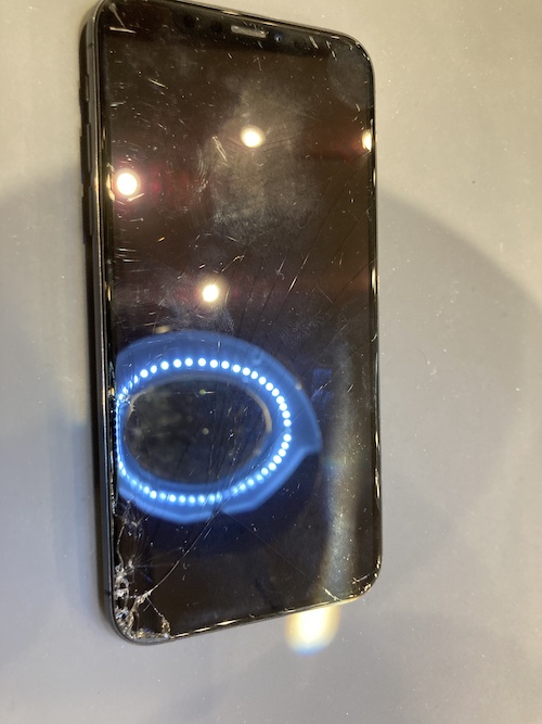 iPhone11の画面交換修理！