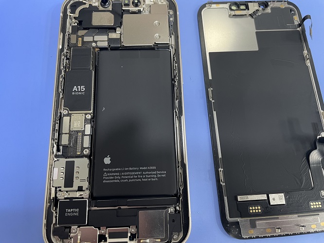 iPhone13　画面割れにてご来店