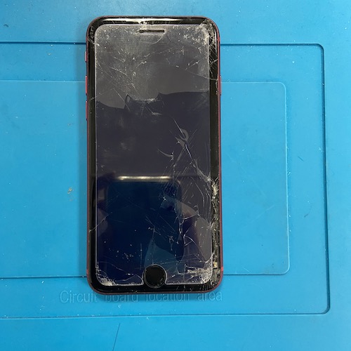 画面割れiPhoneを30分以内修理希望の方は当店にお任せください！