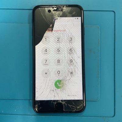 iPhoneSE2の画面割れ修理でお客様ご来店しました！