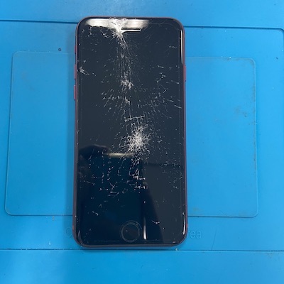 iPhoneSE3の画面割れでお客様ご来店！