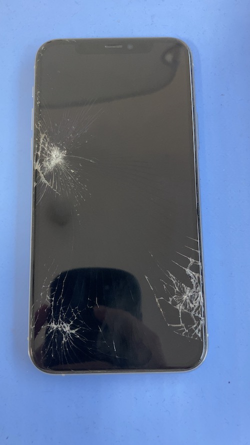 iPhoneXSの画面割れ最短10分から直せます！