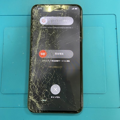 iPhone11ProMaxの画面割れでお客様ご来店！