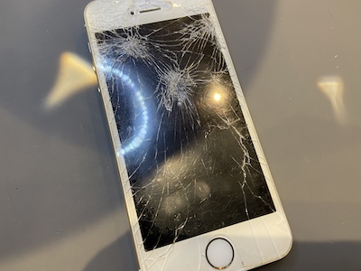 iPhone8の画面交換修理30分でできます！