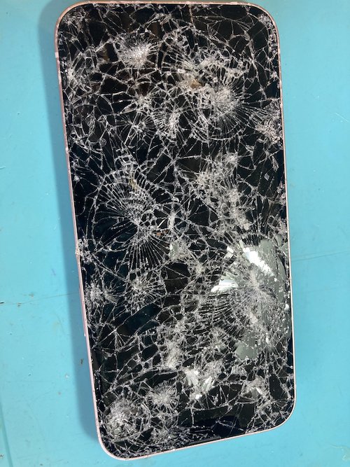 超画面がバキバキなiPhone11でも画面交換10分でできます！