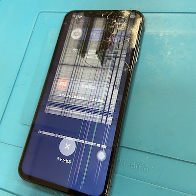iPhoneXSMaxの画面割れでお客様ご来店！