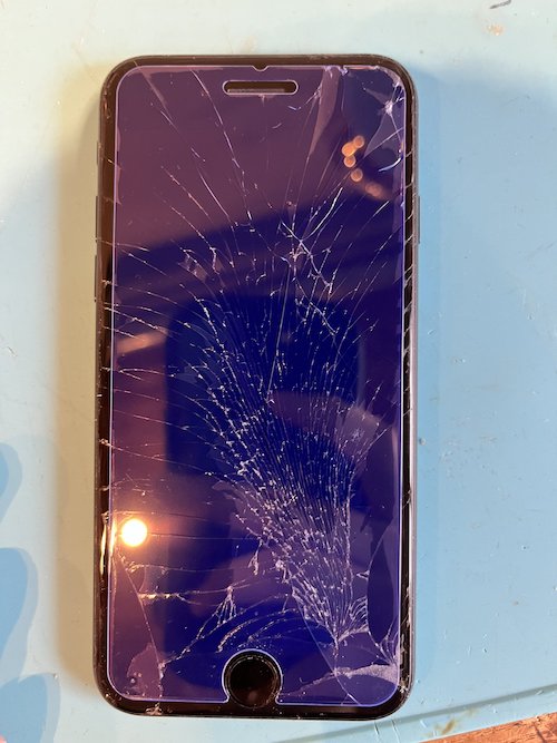 iPhoneSE2の画面割れ即日で修理可能です！