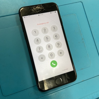 iPhoneSE3の画面修理でお客様ご来店！