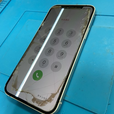 画面に白い線が入ったiPhone12【画面修理】