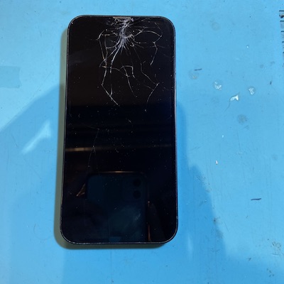 iPhone13の画面割れ即日対応しています！