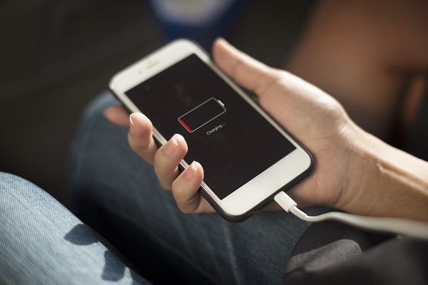 iPhoneのバッテリー寿命は何年？バッテリー交換の流れも公開！