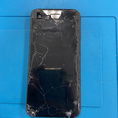 iPhoneSE2の画面割れでご来店！