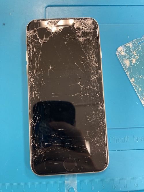 iPhoneSE2画面交換即日でできます！！