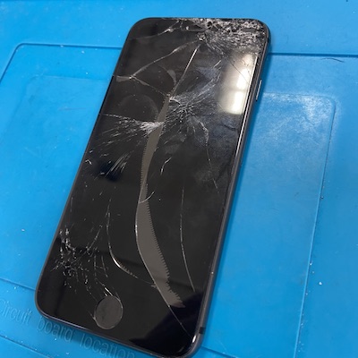 iPhoneSE2の画面割れでご来店！