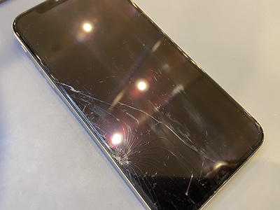 落として画面が割れたiPhone10分で修理できます！