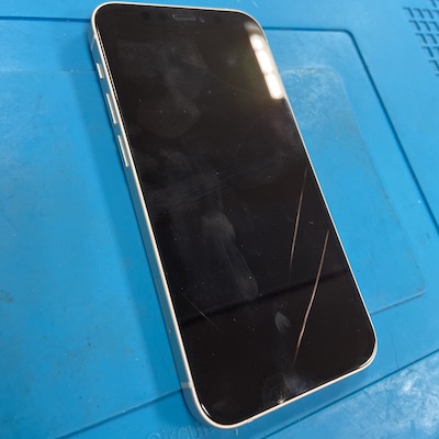 iPhone12miniの画面割れ修理
