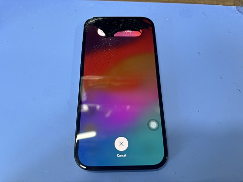 【新宿本店】iPhone15　液晶交換修理料金のご案内