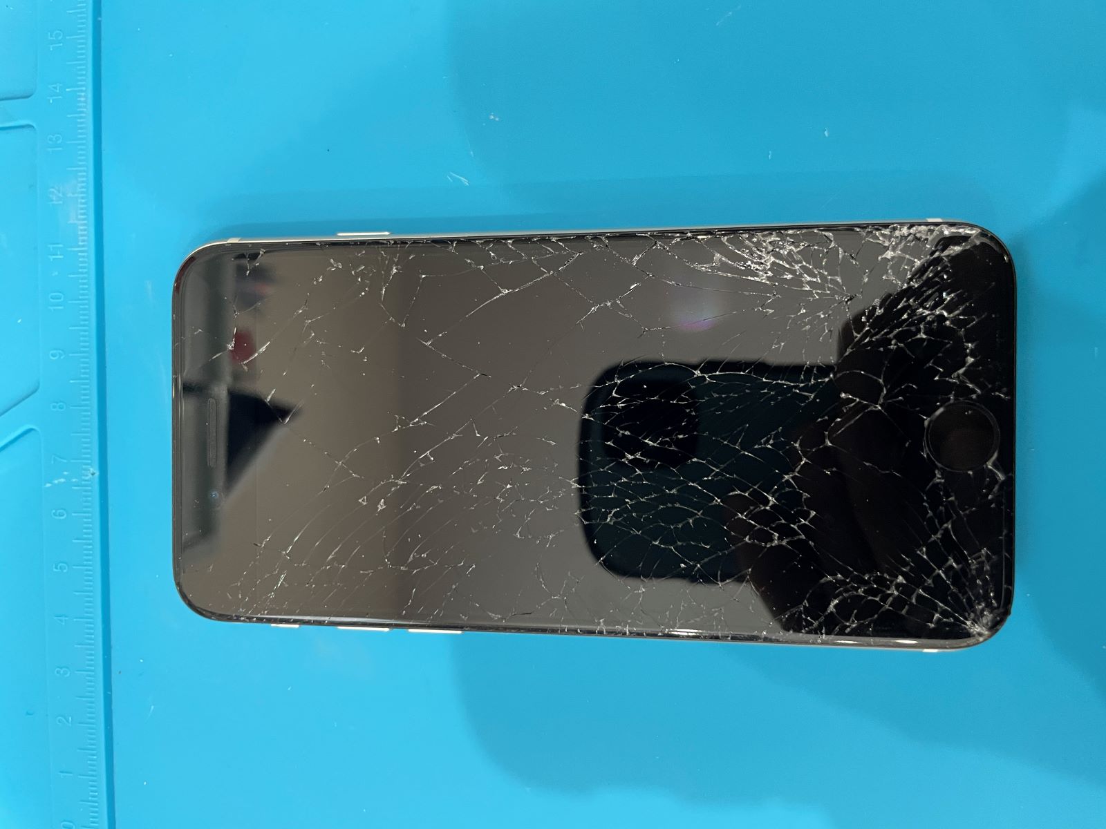 iPhoneSE3画面交換修理の価格と所要時間