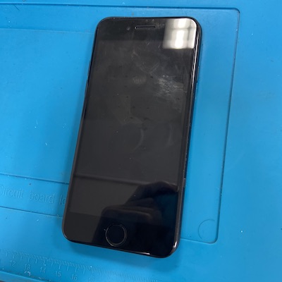 iPhoneSE3の画面修理でお客様ご来店！