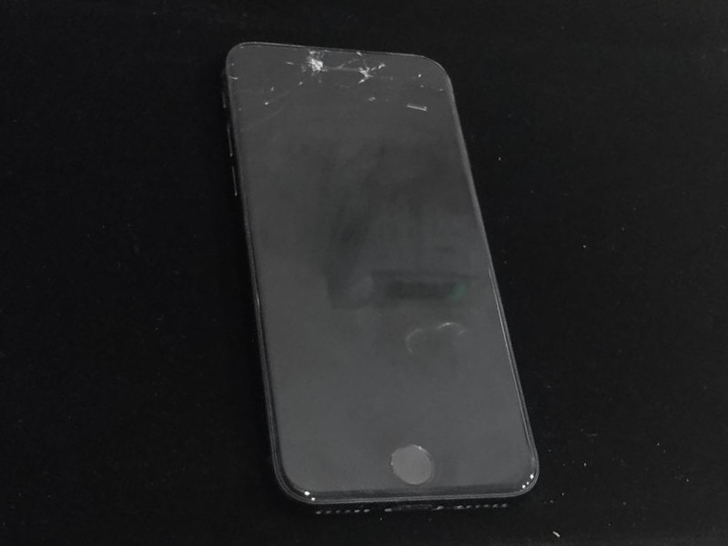 iPhone SE（第3世代）液晶画面割れ修理【事例紹介】