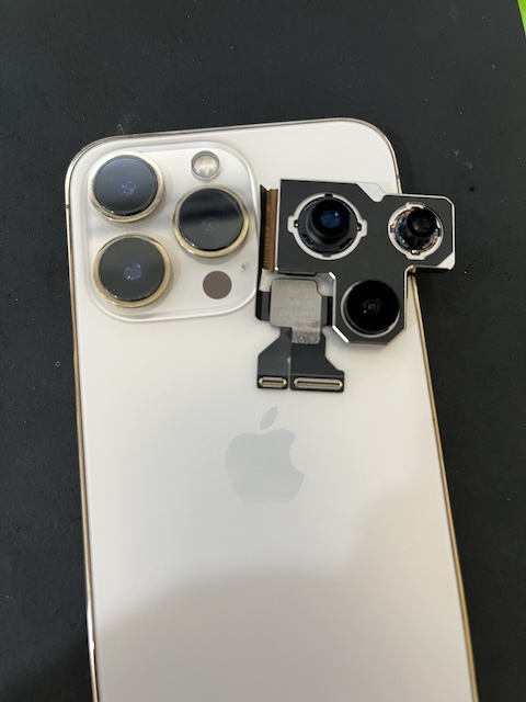映らなくなったiPhone13Proのカメラを90分で交換修理！