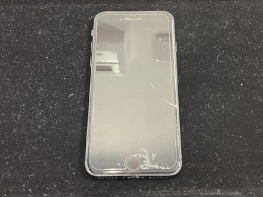 【中野店】iPhone8の電源不良と液晶割れ修理しました