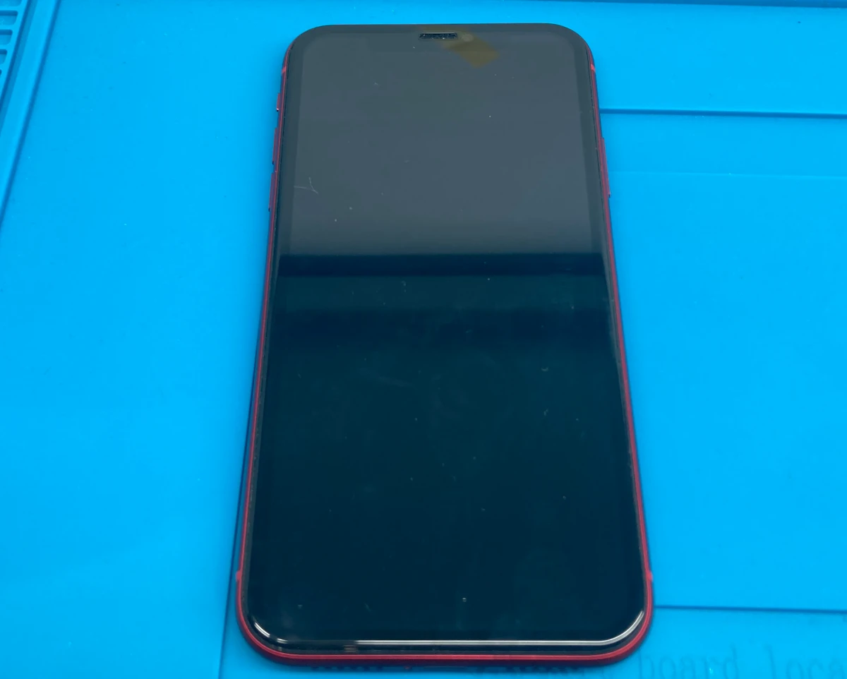【中野】iPhone11の画面表示不良を液晶交換で修理しました
