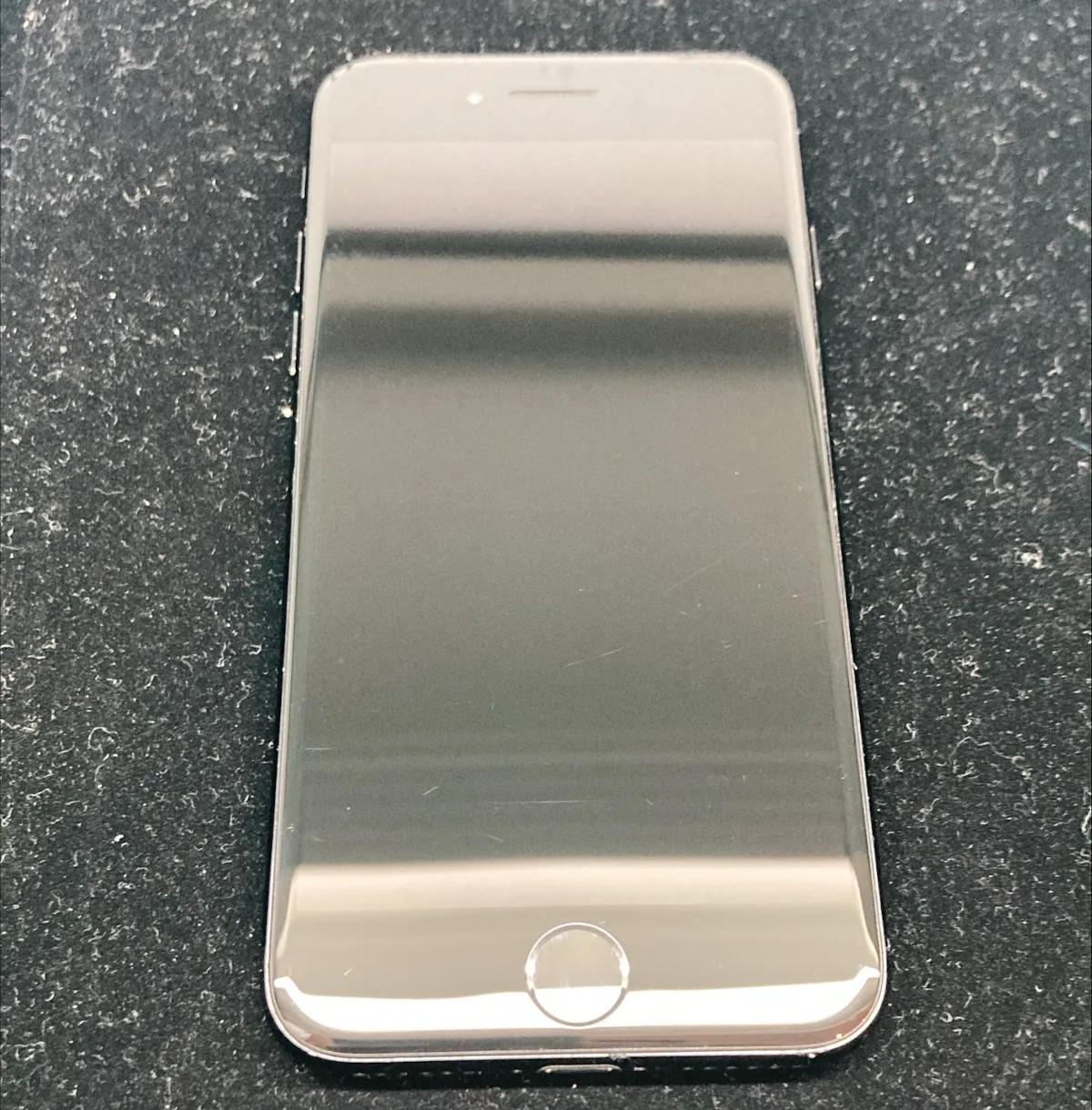 【中野店】iPhone 7バッテリー膨張で画面が浮いた修理事例