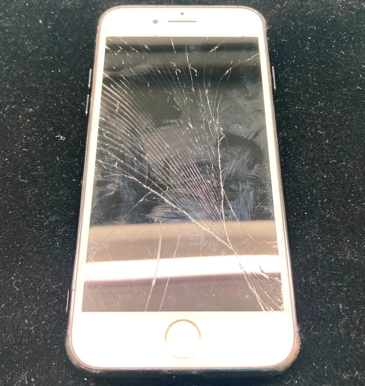 【中野店】iPhone8の画面割れ修理を即日対応！