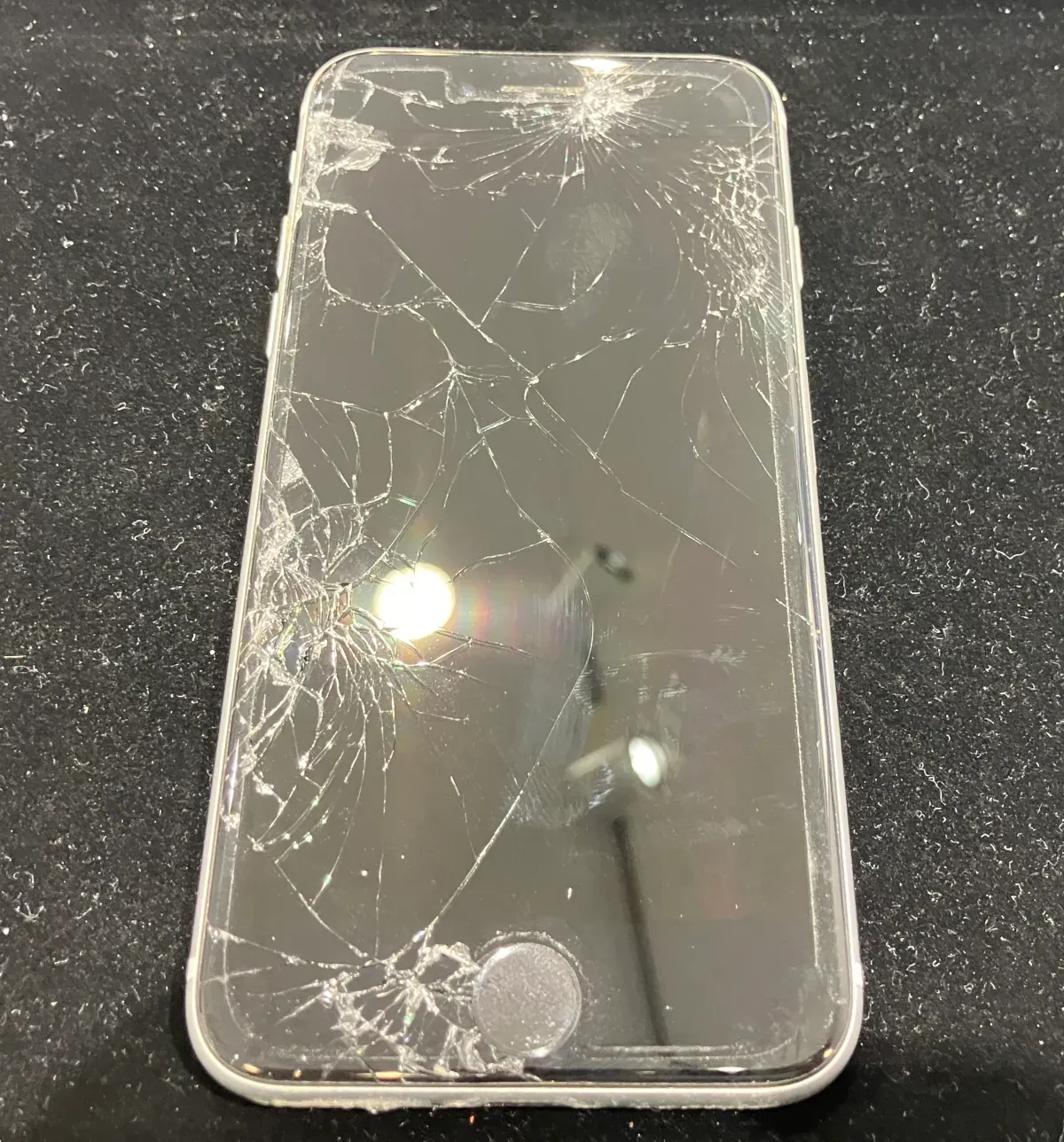 【中野店】即日対応！iPhoneSE2の画面割れ修理事例