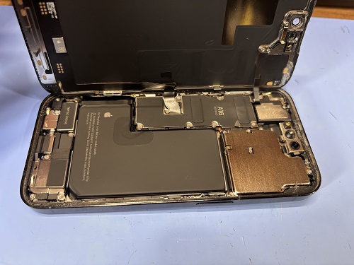 iPhone15Pro　液晶交換修理事例