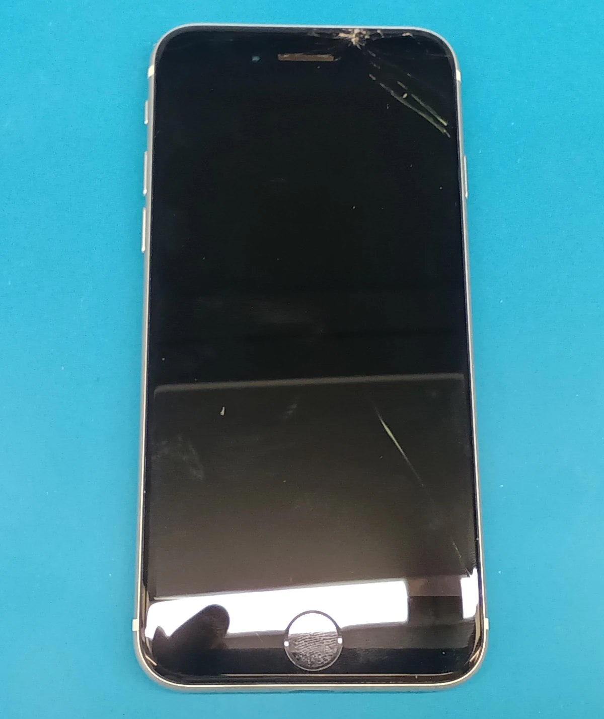 【福井日之出店】iPhoneSE(第2世代) 液晶画面修理事例