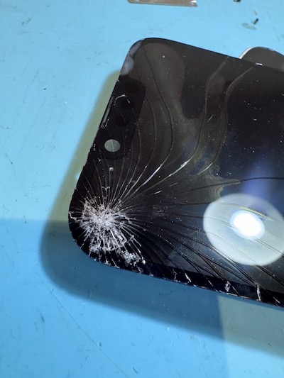 iPhone 16eの画面修理を開始！事前予約でスムーズ対応