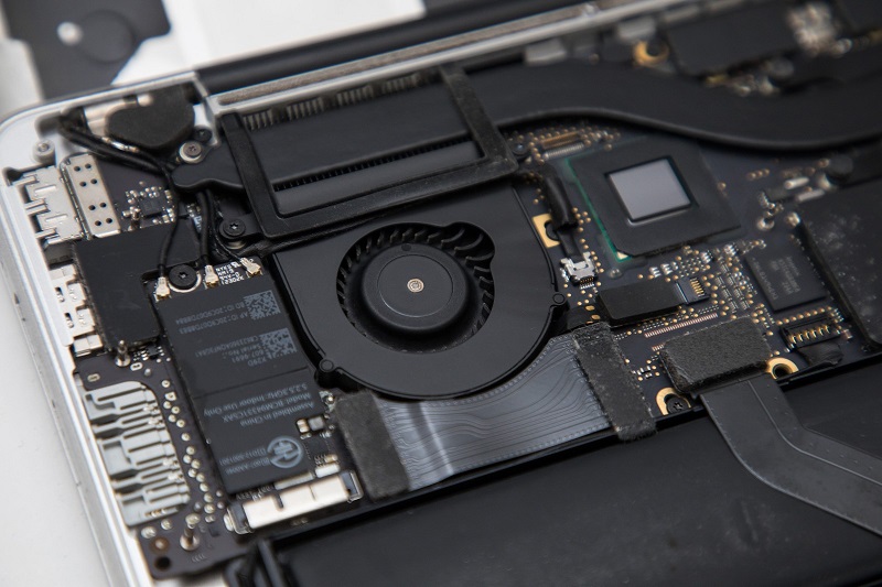 ノートPC 内部構造 精密部品