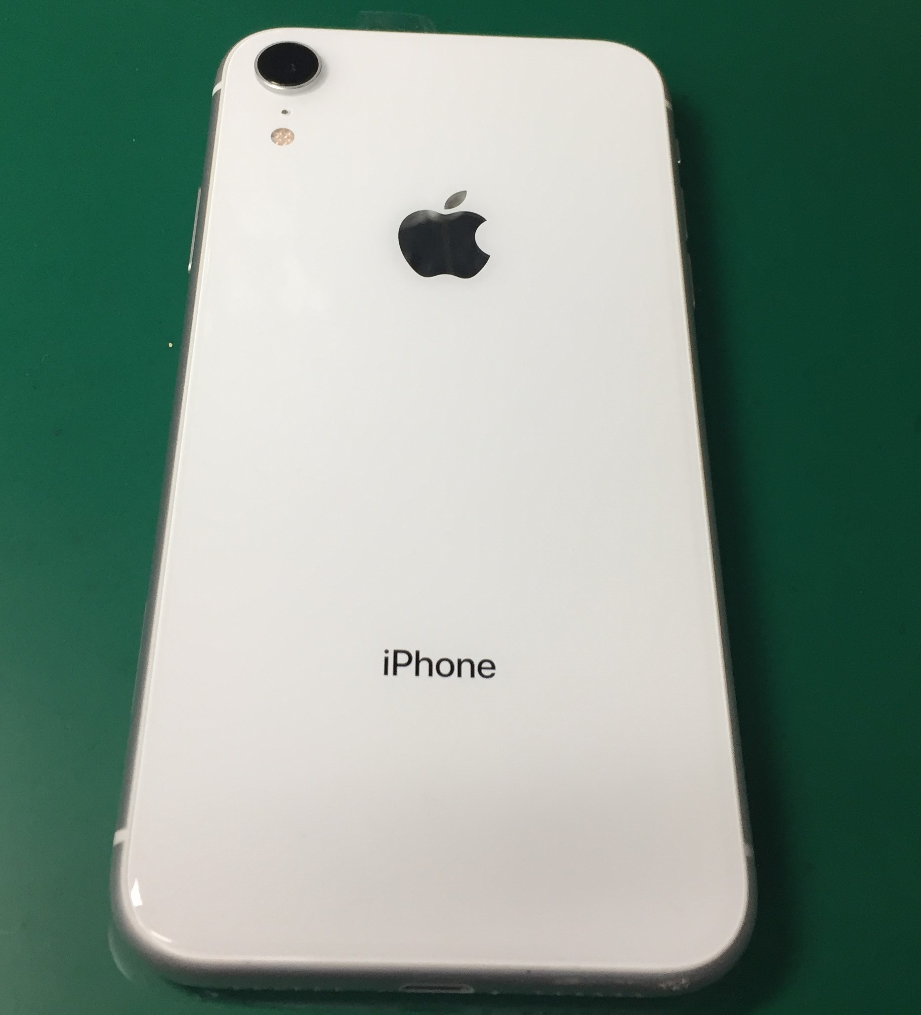 iPhone8 背面ガラス 画像