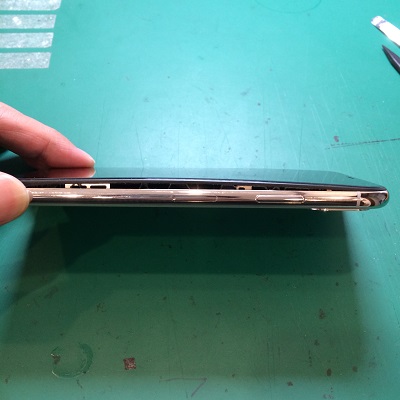 iPhoneX画面側面膨張