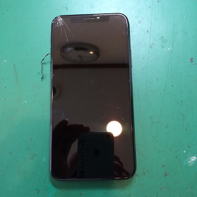 iPhoneX画面割れ