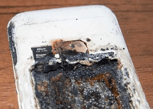 iPhone　バッテリー　爆発　発火
