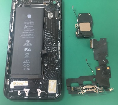 iPhone 7 コネクタ 交換